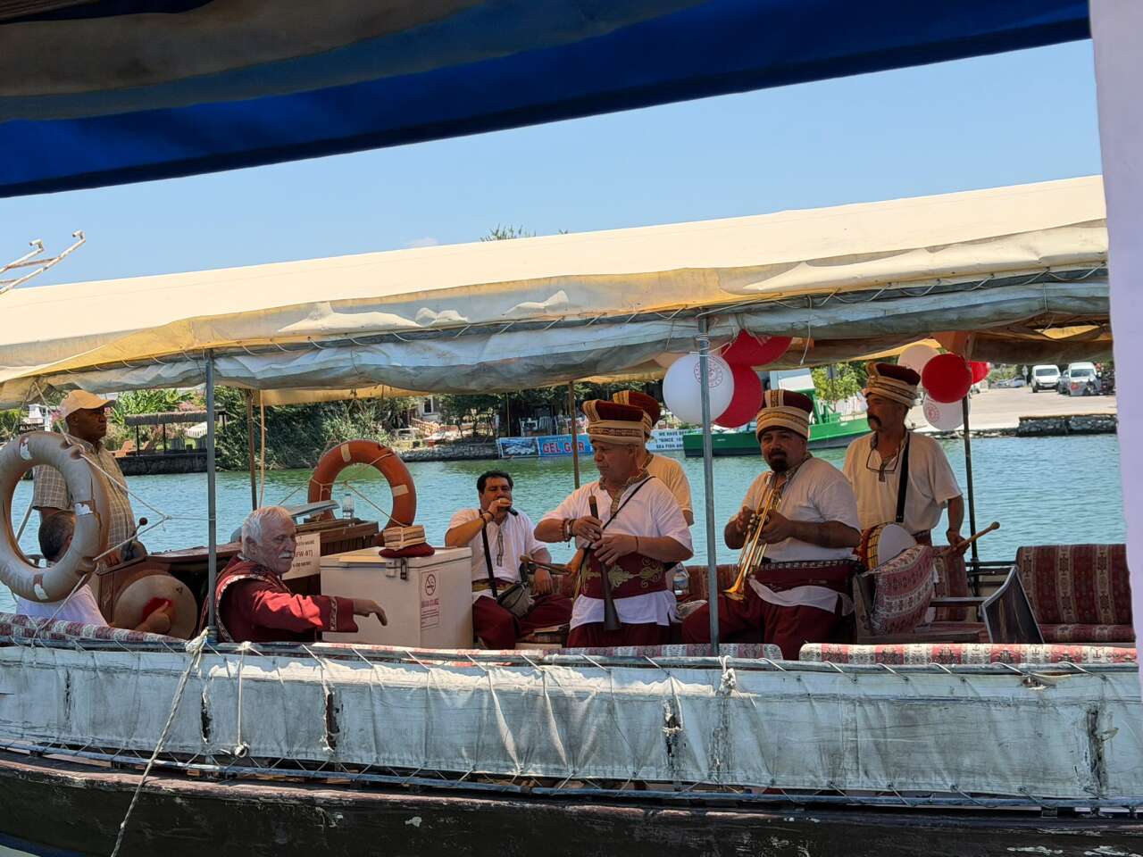 Dalyan’da Geleneksel Sünnet Şöleni Coşkusu Tekne Turu ile Başladı 4